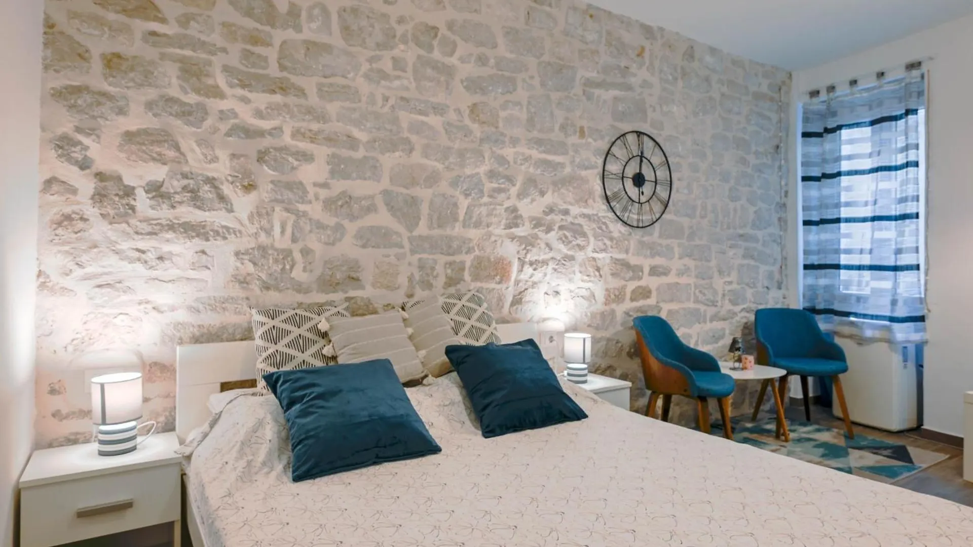Ana Stylish Suite In Old Town 罗维尼 0*,